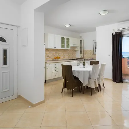 Apartment Dadic Podstrana